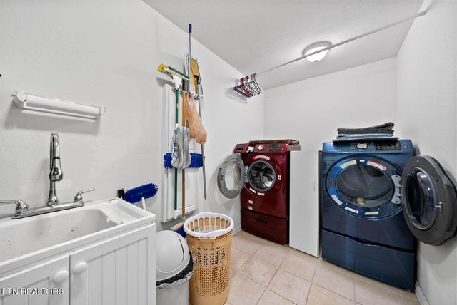 232 Grassland Rd, Crossville, TN 38572