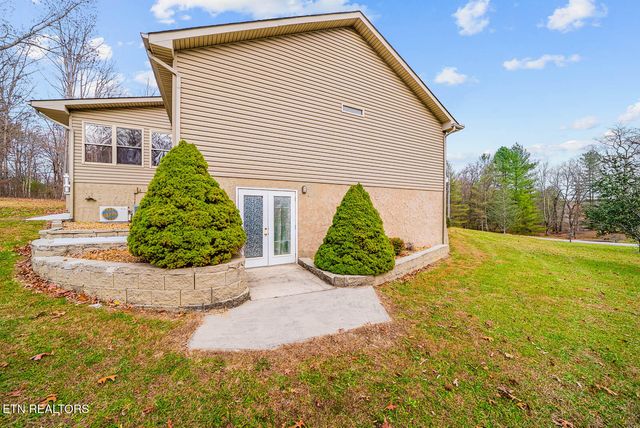 232 Grassland Rd, Crossville, TN 38572