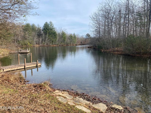 232 Grassland Rd, Crossville, TN 38572