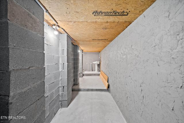 232 Grassland Rd, Crossville, TN 38572