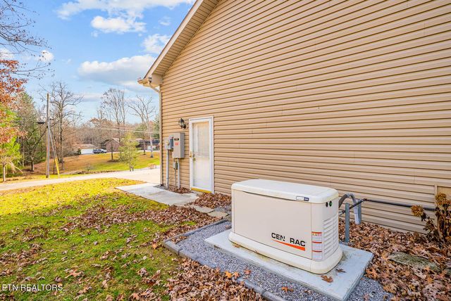 232 Grassland Rd, Crossville, TN 38572