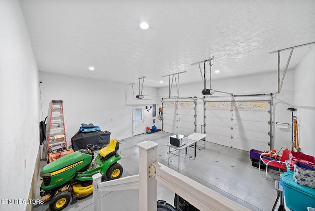 232 Grassland Rd, Crossville, TN 38572