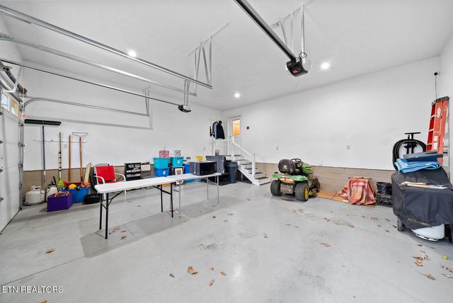 232 Grassland Rd, Crossville, TN 38572