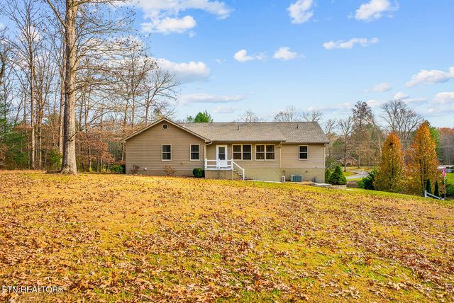 232 Grassland Rd, Crossville, TN 38572