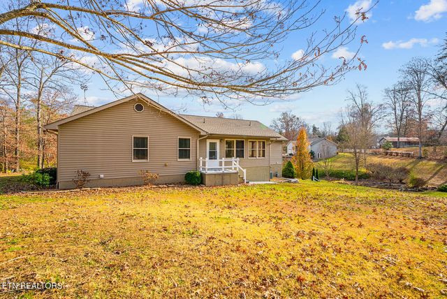 232 Grassland Rd, Crossville, TN 38572