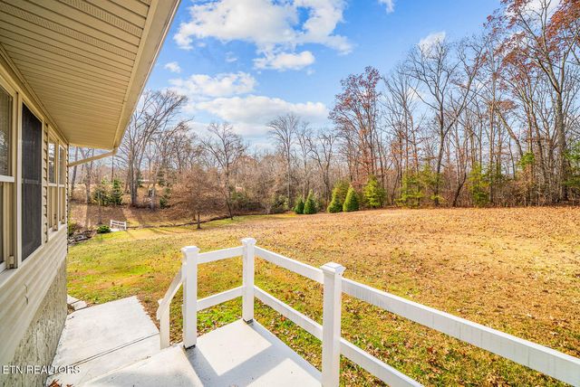 232 Grassland Rd, Crossville, TN 38572