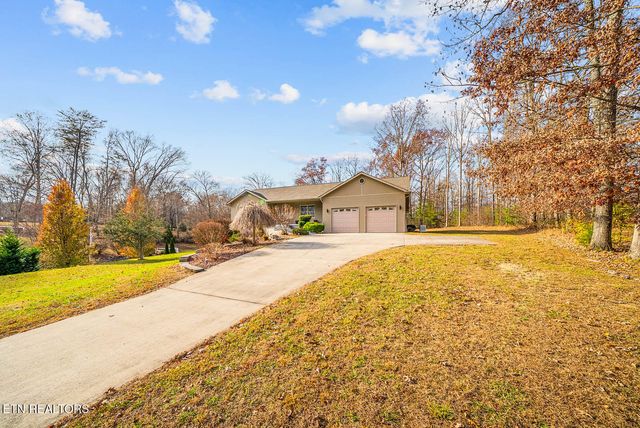 232 Grassland Rd, Crossville, TN 38572