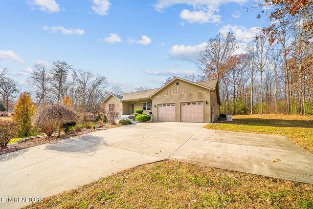 232 Grassland Rd, Crossville, TN 38572