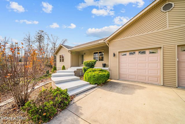 232 Grassland Rd, Crossville, TN 38572