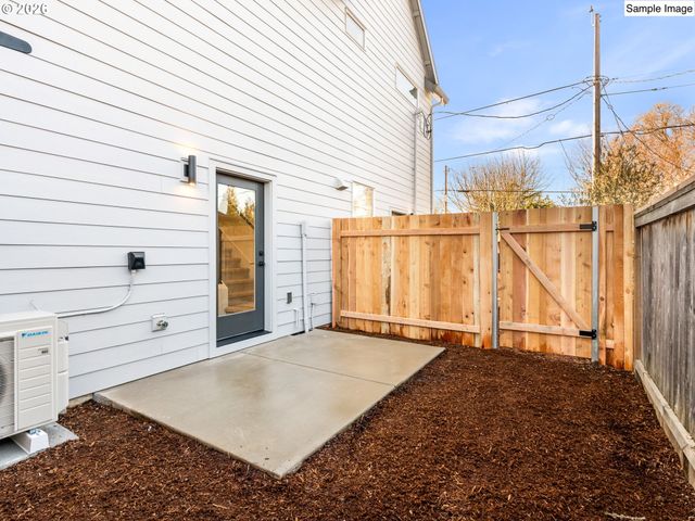 9562 N Buchanan Ave, Portland, OR 97203