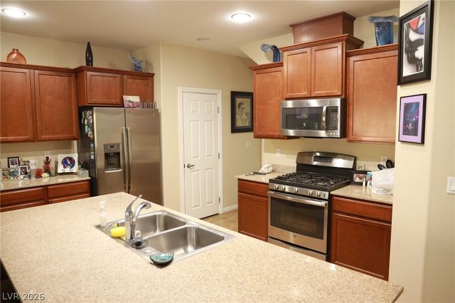 2851 Rough Green Street, Las Vegas, NV 89117