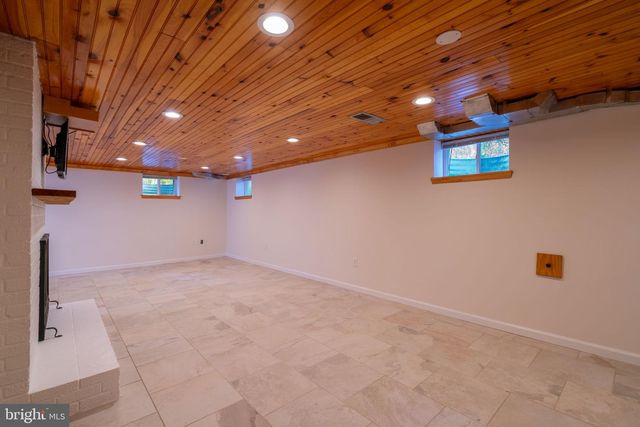 9300 ALLWOOD CT, Alexandria, VA 22309