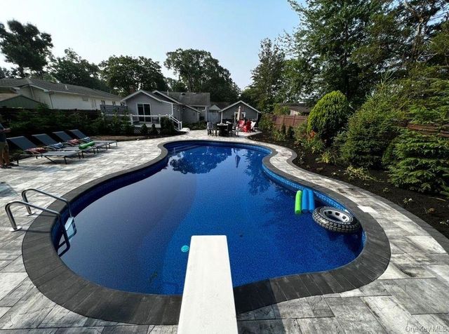 17 Grove Street, Sayville, NY 11782