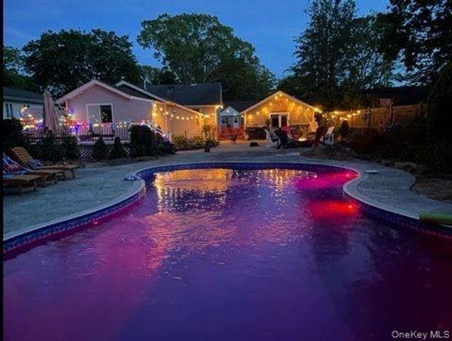 17 Grove Street, Sayville, NY 11782