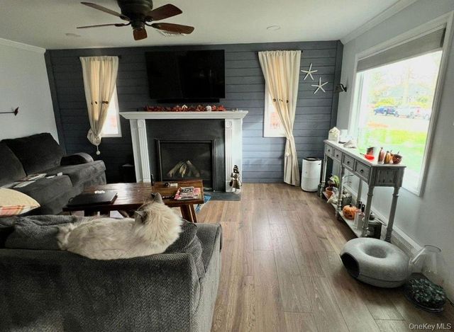 17 Grove Street, Sayville, NY 11782