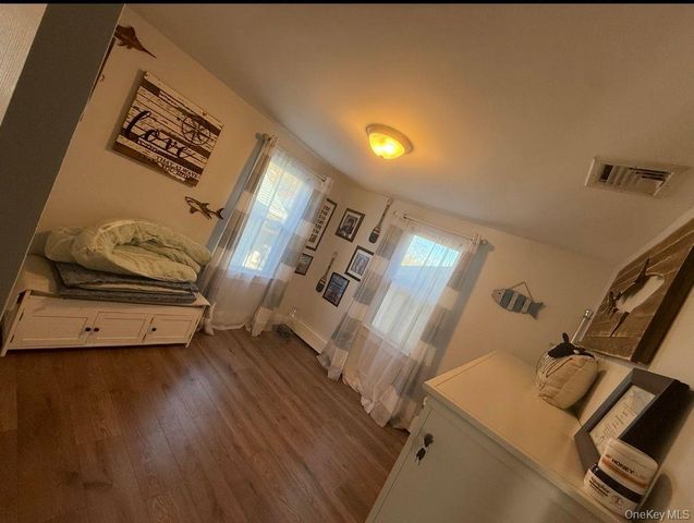 17 Grove Street, Sayville, NY 11782