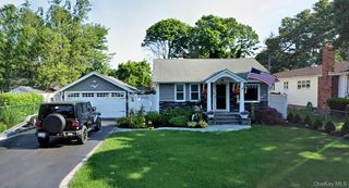 17 Grove Street, Sayville, NY 11782