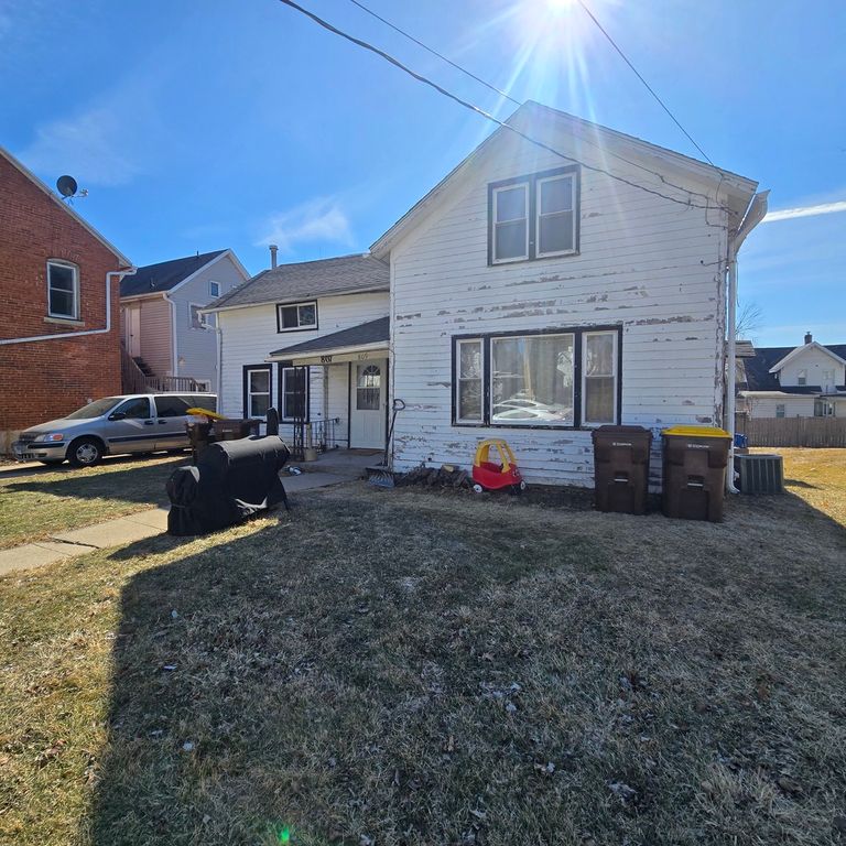 807 W Pleasant Street, Freeport, IL 61032