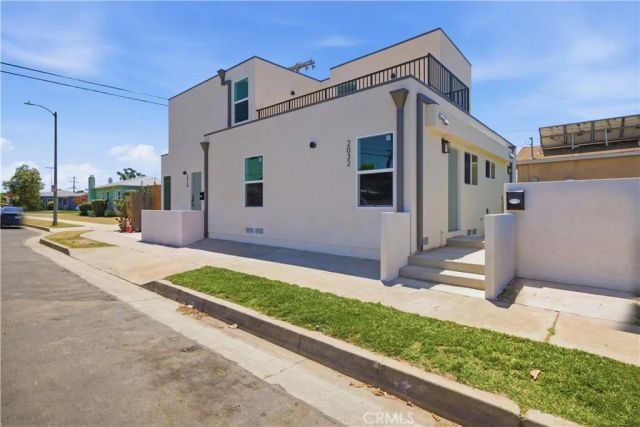 2032 88th Street, Los Angeles, CA 90047