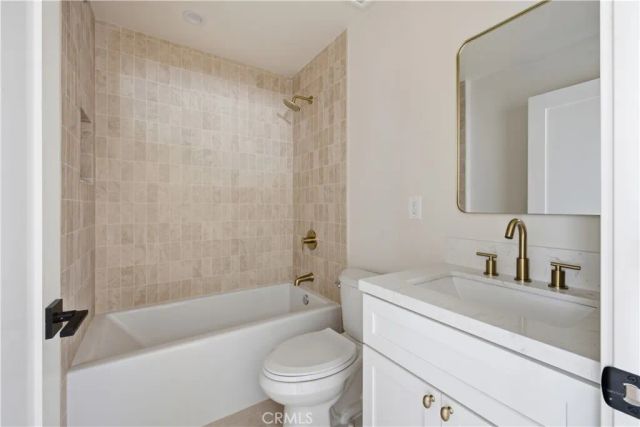 2032 88th Street, Los Angeles, CA 90047