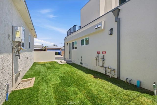 2032 88th Street, Los Angeles, CA 90047