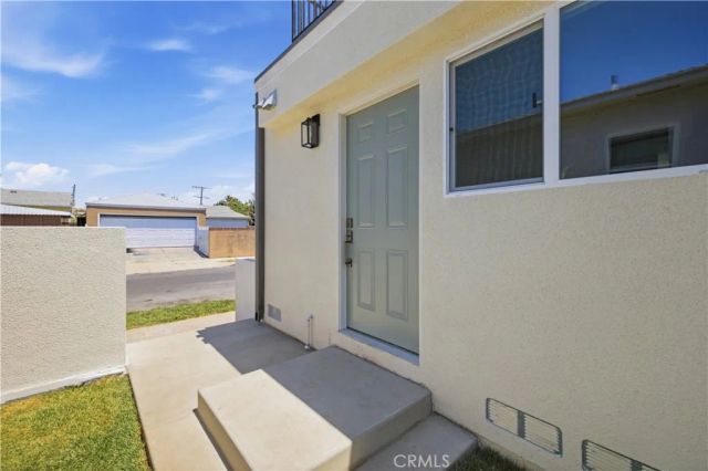 2032 88th Street, Los Angeles, CA 90047