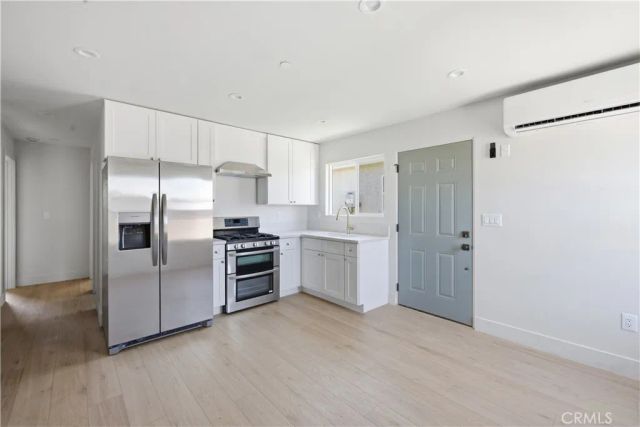 2032 88th Street, Los Angeles, CA 90047
