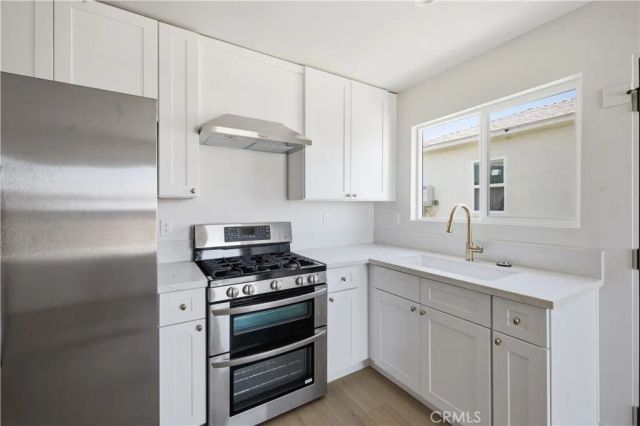 2032 88th Street, Los Angeles, CA 90047