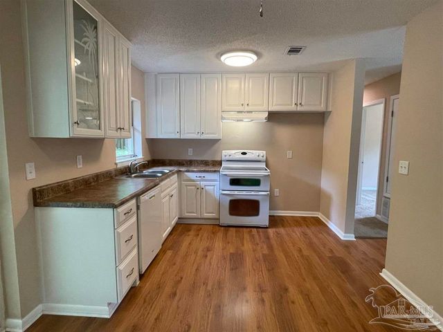 6975 Woodley Dr, Pensacola, FL 32503