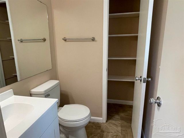 6975 Woodley Dr, Pensacola, FL 32503