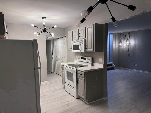 50101 S Horst Court, New Baltimore, MI 48047