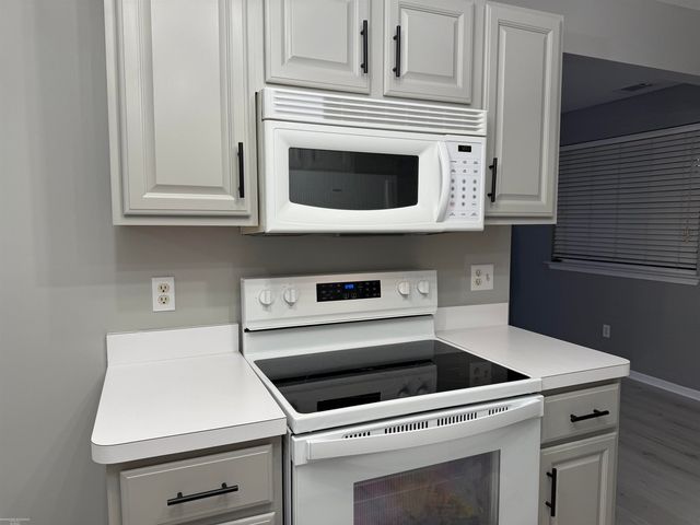 50101 S Horst Court, New Baltimore, MI 48047