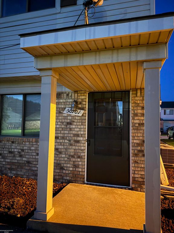 50101 S Horst Court, New Baltimore, MI 48047