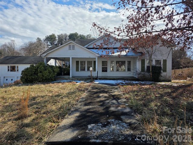 522 1st Avenue W, Hendersonville, NC 28739