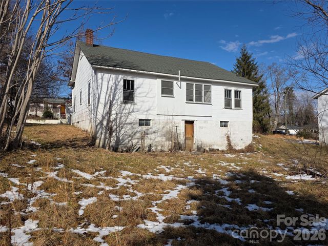 522 1st Avenue W, Hendersonville, NC 28739