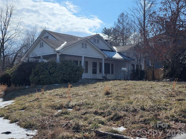 522 1st Avenue W, Hendersonville, NC 28739