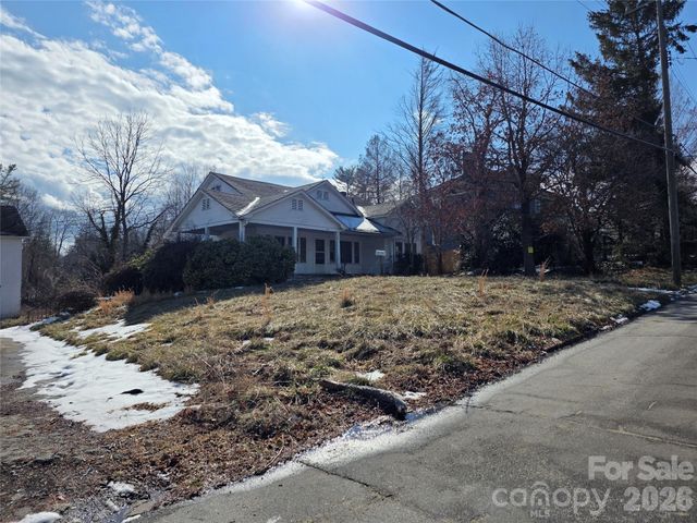 522 1st Avenue W, Hendersonville, NC 28739