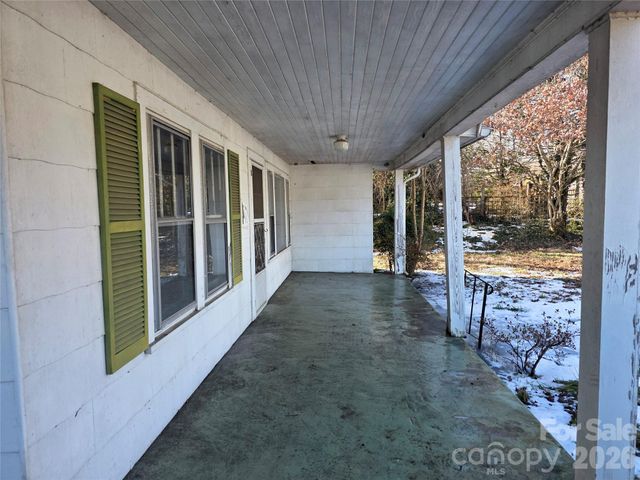 522 1st Avenue W, Hendersonville, NC 28739