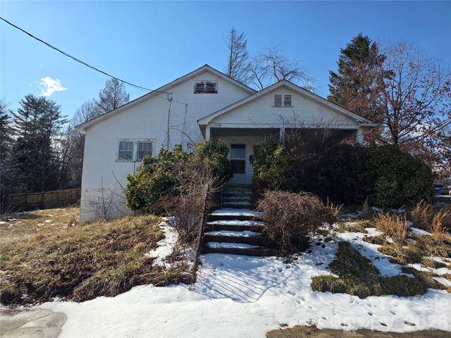 522 1st Avenue W, Hendersonville, NC 28739