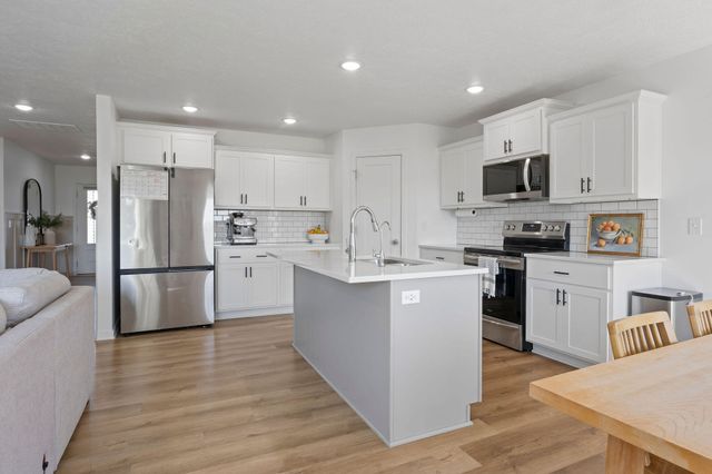 503 N Pine Leaf Road, Nixa, MO 65714