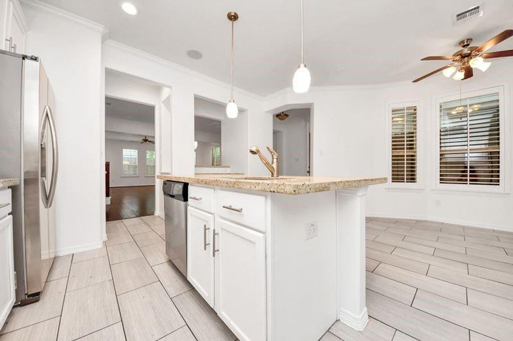 Image 10 of property listing at 4222 Drake Street, Houston, TX 77005