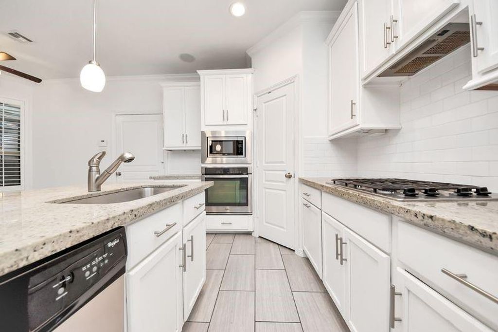 Image 11 of property listing at 4222 Drake Street, Houston, TX 77005