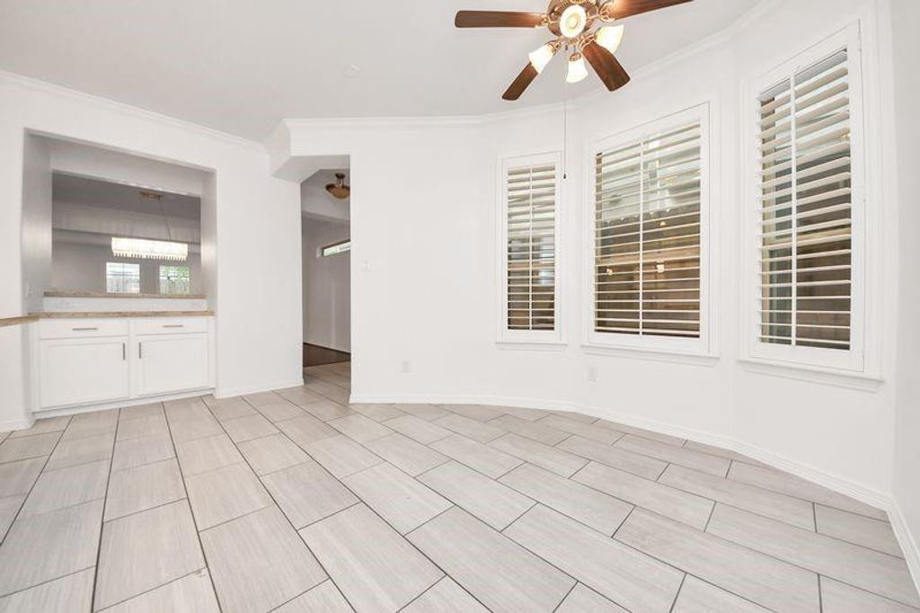 Image 13 of property listing at 4222 Drake Street, Houston, TX 77005