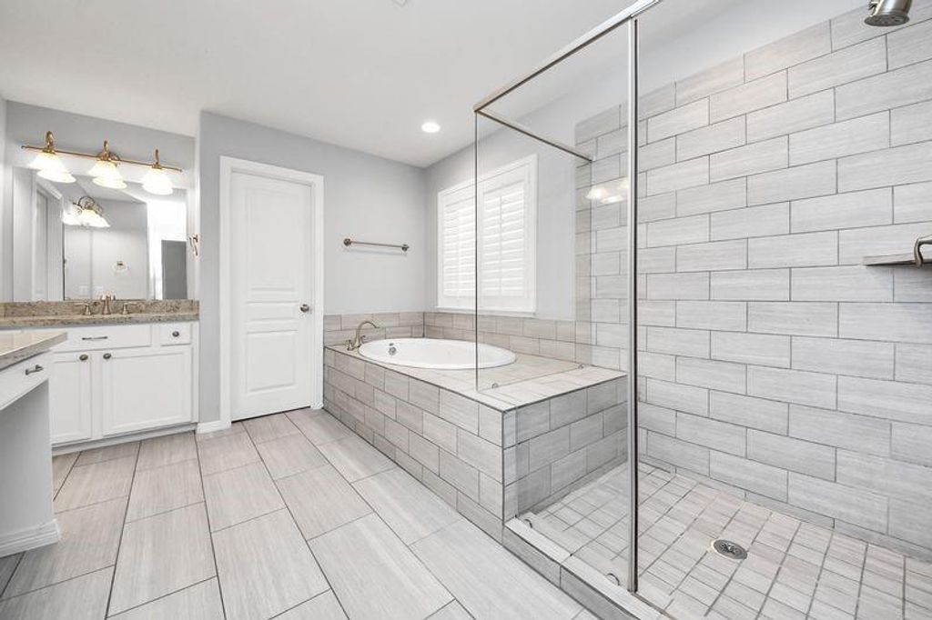 Image 19 of property listing at 4222 Drake Street, Houston, TX 77005