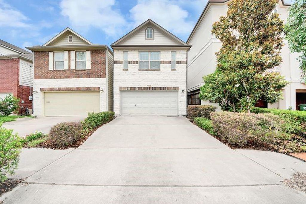 Image 2 of property listing at 4222 Drake Street, Houston, TX 77005