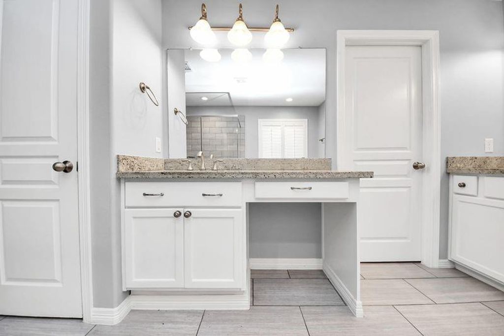 Image 20 of property listing at 4222 Drake Street, Houston, TX 77005