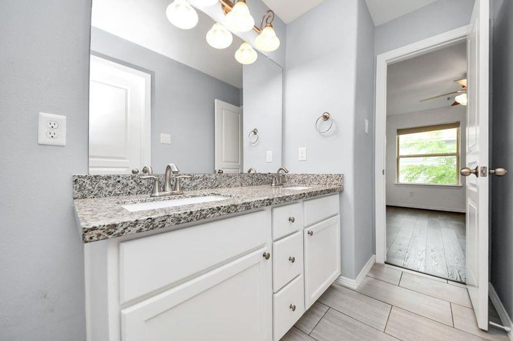 Image 21 of property listing at 4222 Drake Street, Houston, TX 77005