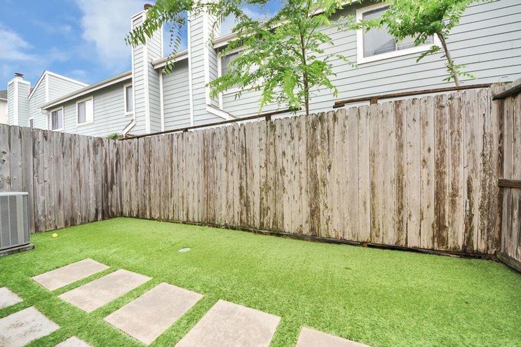 Image 26 of property listing at 4222 Drake Street, Houston, TX 77005