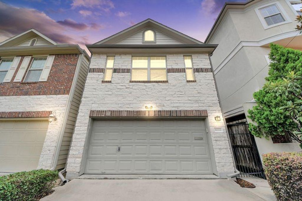 Image 3 of property listing at 4222 Drake Street, Houston, TX 77005
