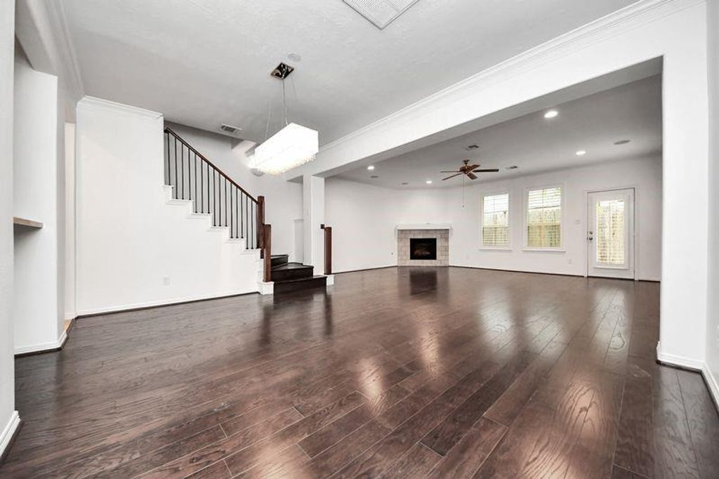 Image 4 of property listing at 4222 Drake Street, Houston, TX 77005